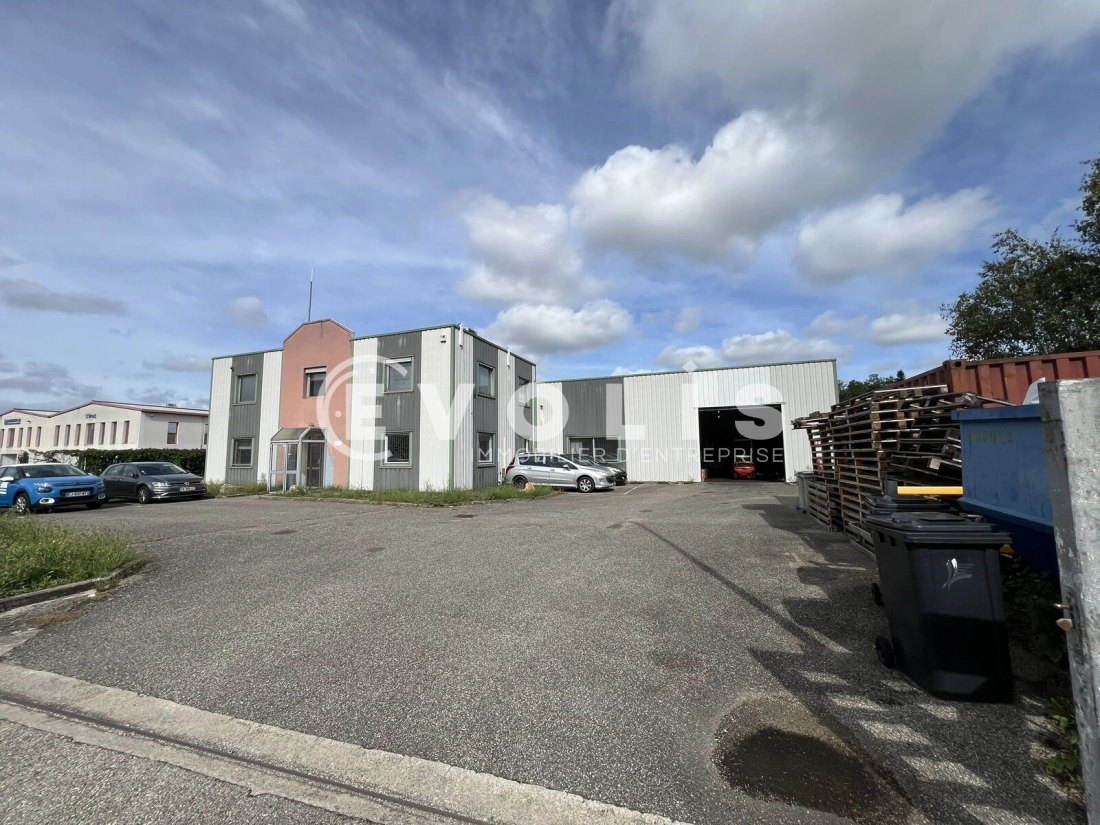 Photo 1 – vente Entrepôts / activités	MIRIBEL (01700)