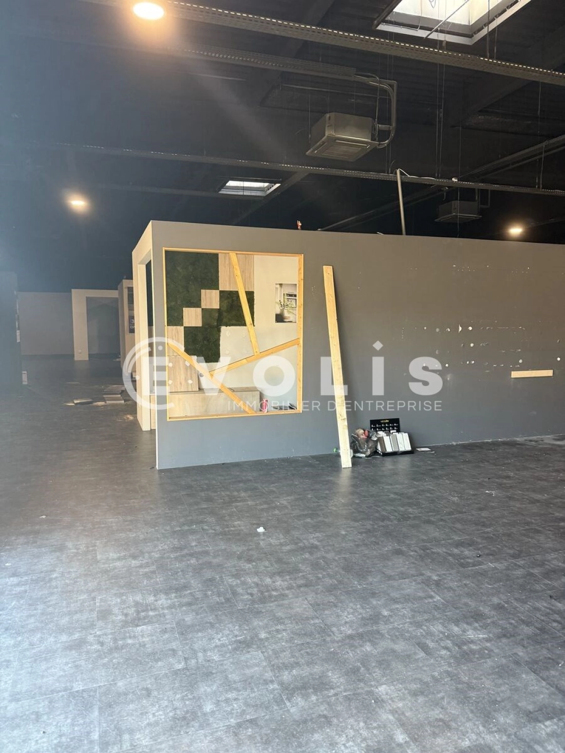 Photo 3 – location Locaux commerciaux	LES ANGLES (30133)