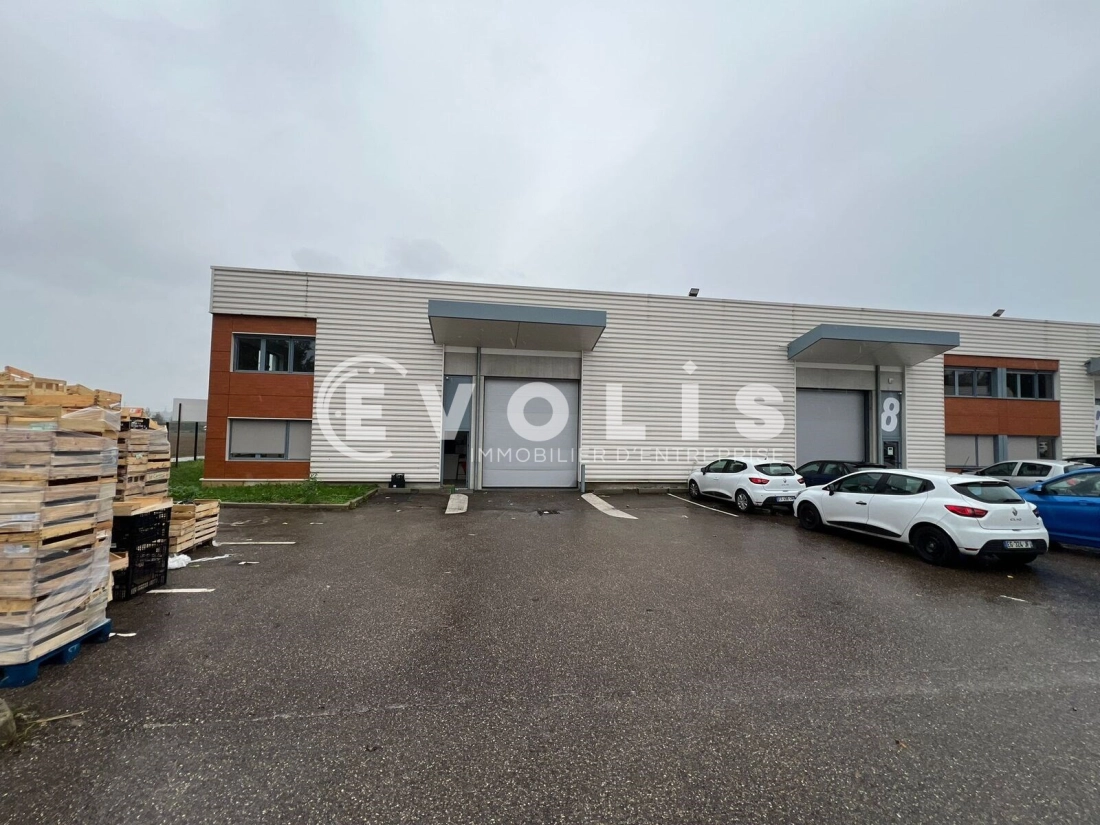 Photo 2 – location Entrepôts / activités	SAINT PRIEST (69800)