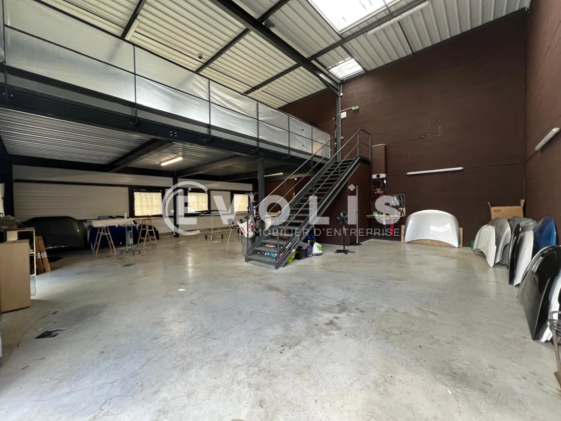 Photo 2 – location Entrepôts / activités	GENAY (69730)