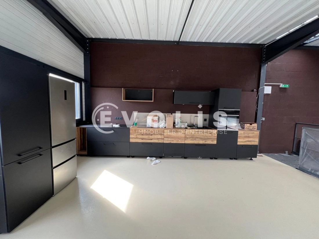 Photo 6 – location Entrepôts / activités	GENAY (69730)