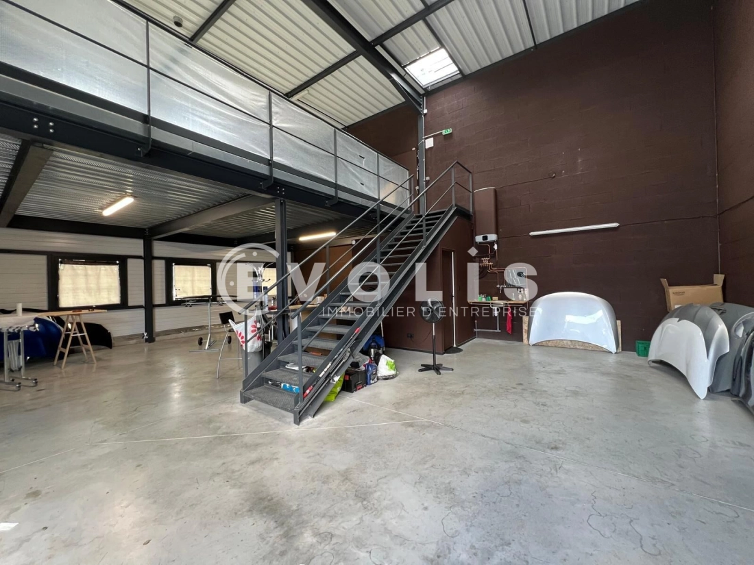 Photo 10 – location Entrepôts / activités	GENAY (69730)