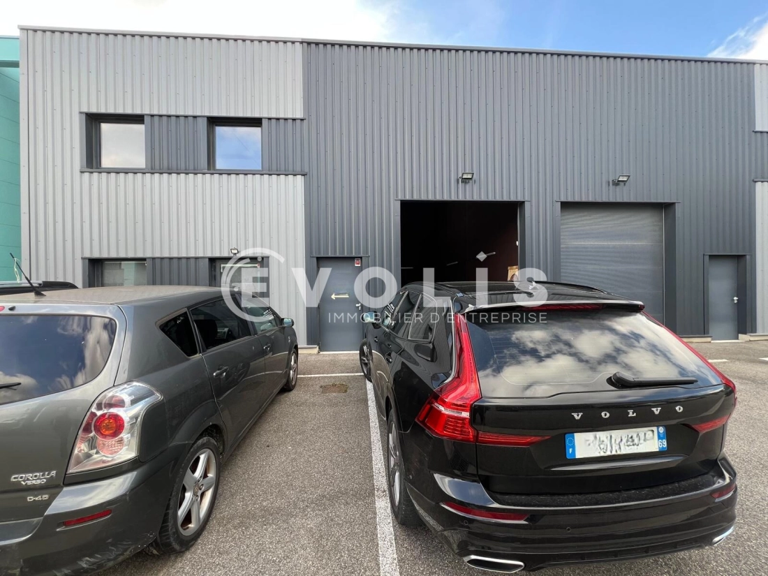 Photo 1 – location Entrepôts / activités	GENAY (69730)