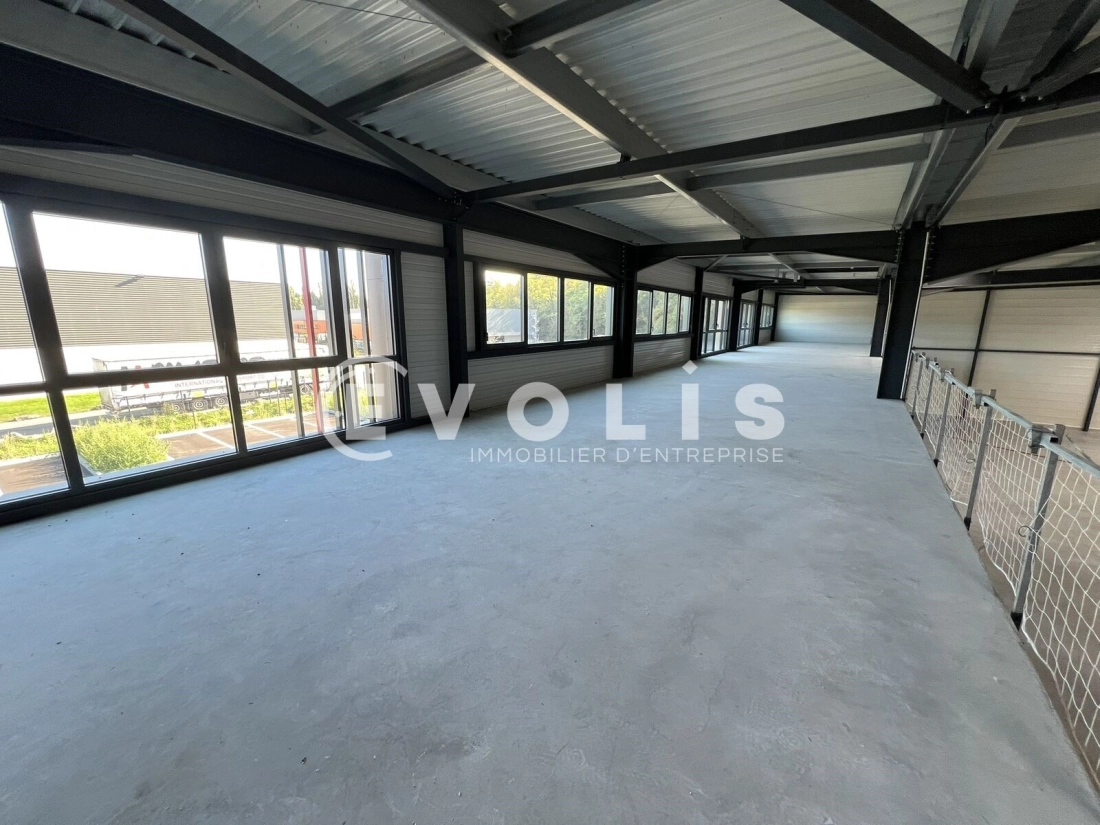 Photo 2 – location Entrepôts / activités	SAINT LAURENT DE MURE (69720)