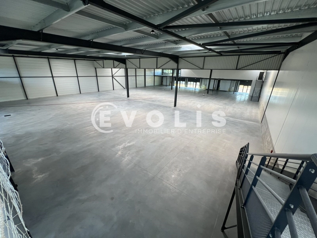 Photo 4 – location Entrepôts / activités	SAINT LAURENT DE MURE (69720)