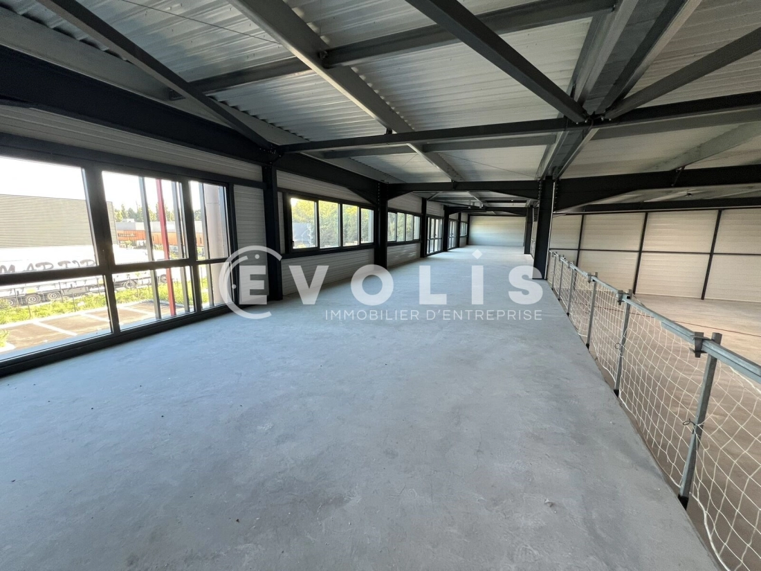 Photo 7 – location Entrepôts / activités	SAINT LAURENT DE MURE (69720)