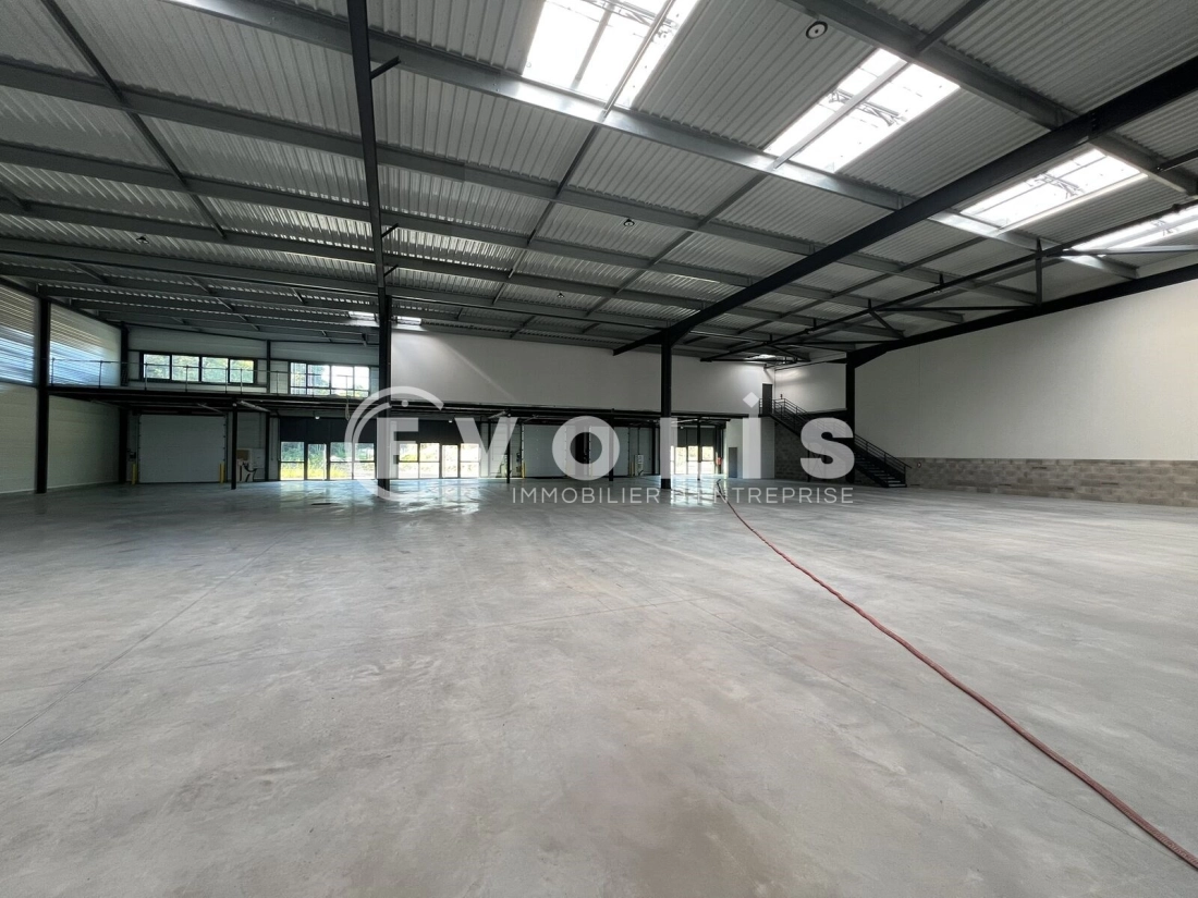 Photo 9 – location Entrepôts / activités	SAINT LAURENT DE MURE (69720)