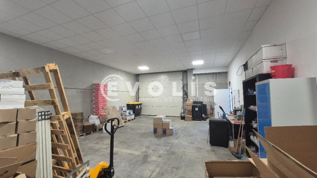 Photo 1 – location Entrepôts / activités	SERRIS (77700)