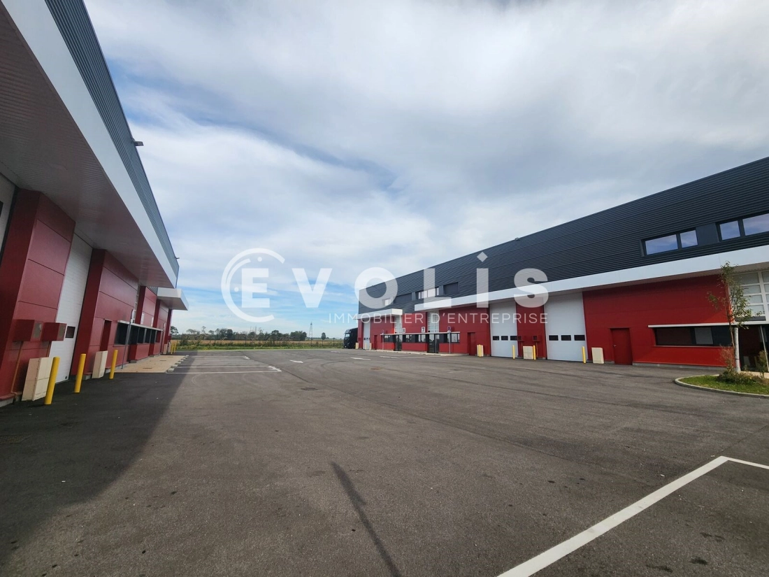 Photo 1 – location Entrepôts / activités	HEYRIEUX (38540)