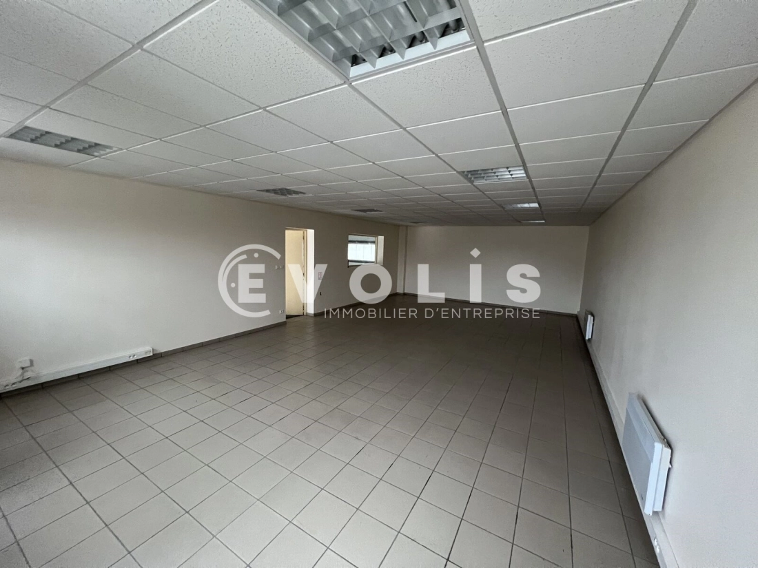 Photo 3 – location Entrepôts / activités	CHASSIEU (69680)