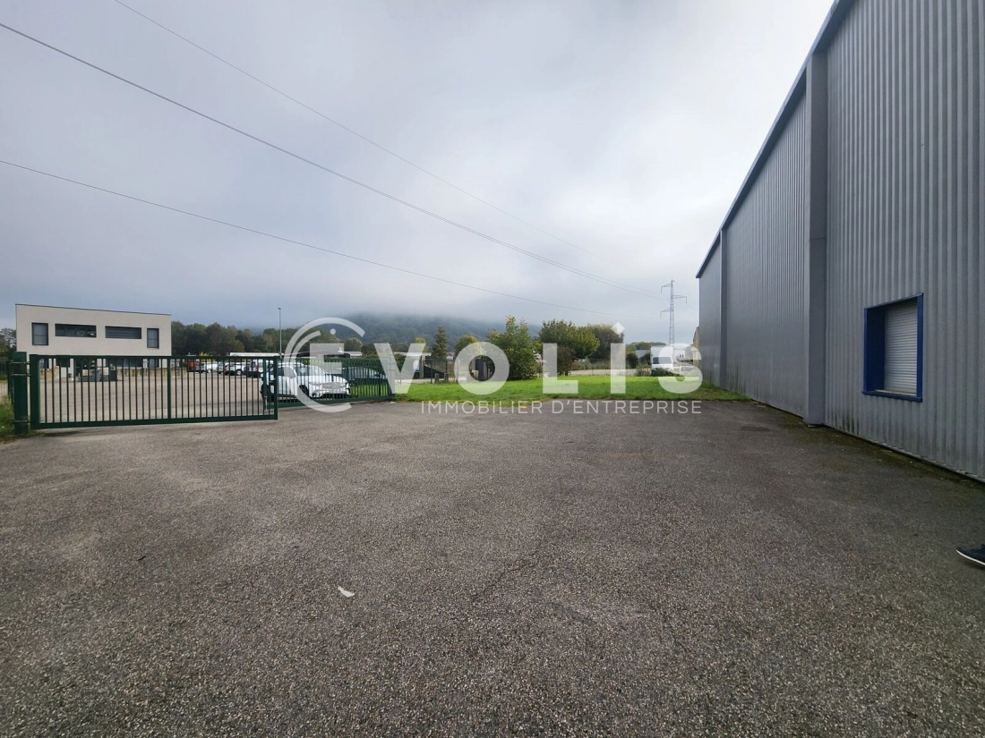 Photo 12 – vente Entrepôts / activités	SAINT SAVIN (38300)