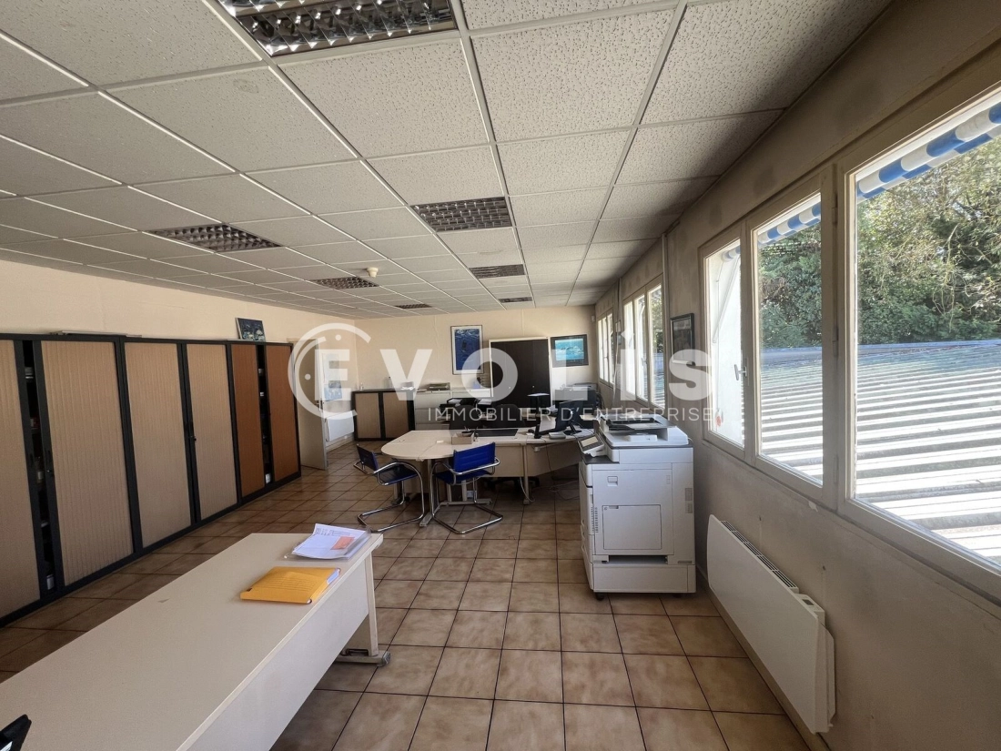 Photo 7 – vente Entrepôts / activités	VAUJOURS (93410)