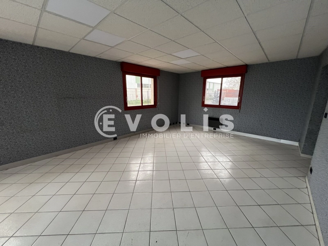 Photo 14 – location Entrepôts / activités	MONTLUEL (01120)
