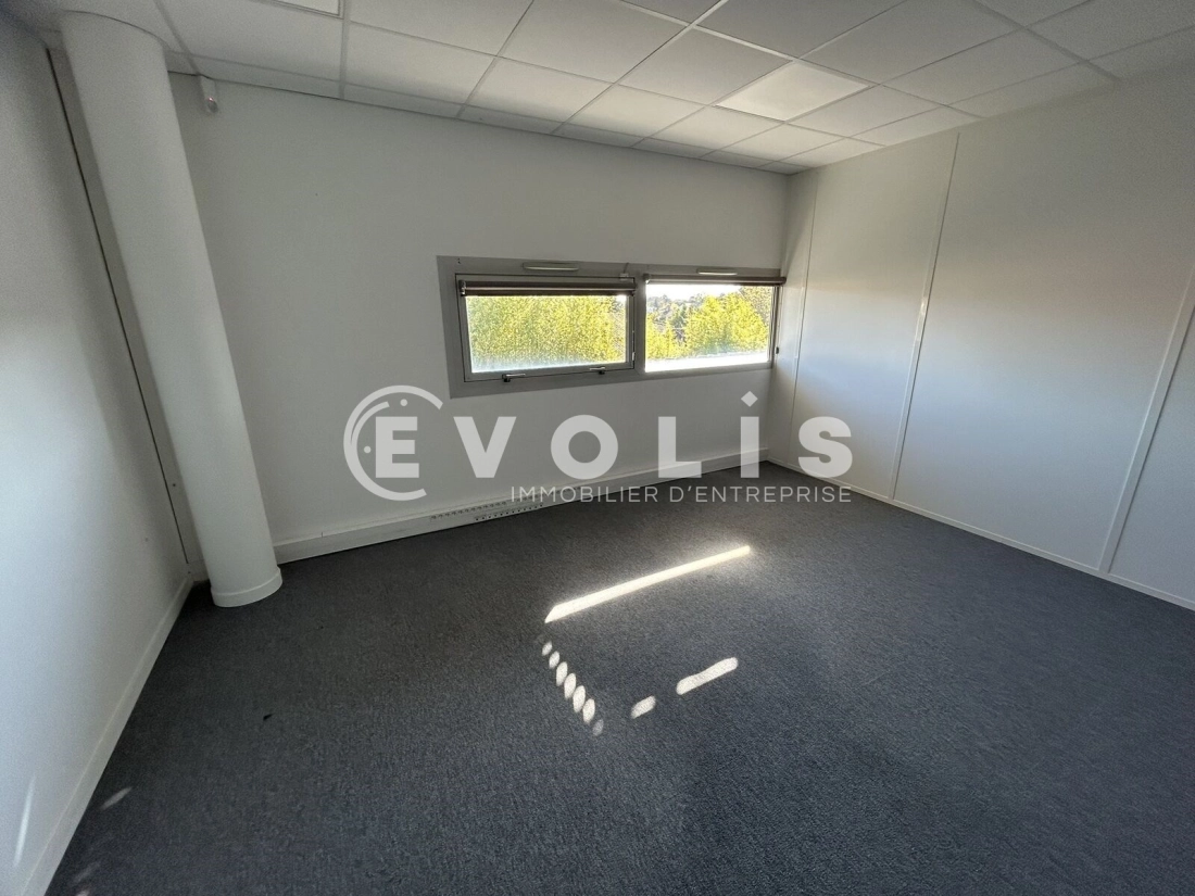 Photo 2 – location bureaux	CANEJAN (33610)