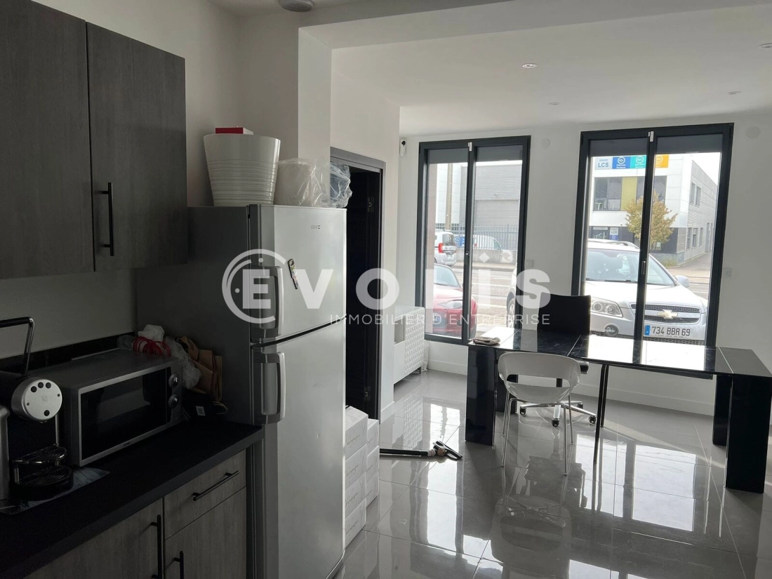 Photo 6 – location Entrepôts / activités	DECINES CHARPIEU (69150)