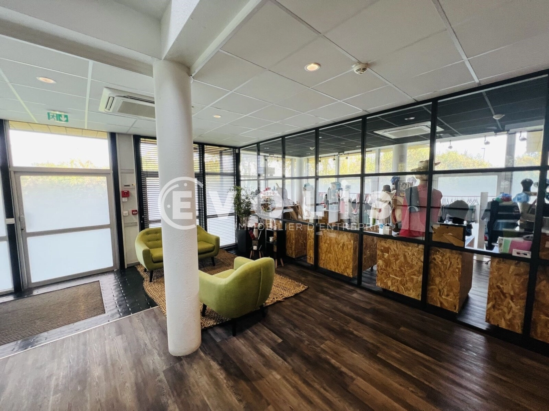 Photo 8 – location Entrepôts / activités	EMERAINVILLE (77184)