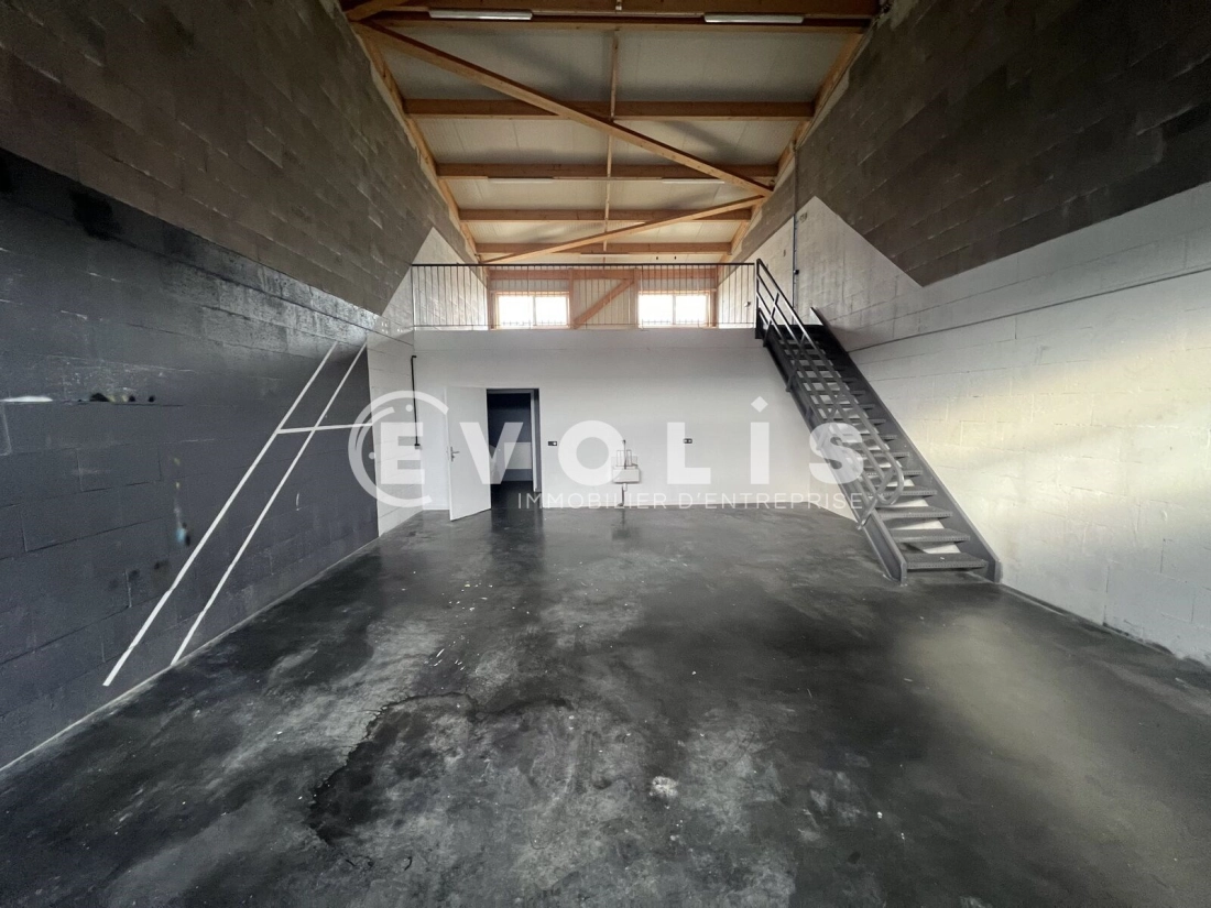 Photo 4 – location Entrepôts / activités	COMBS LA VILLE (77380)