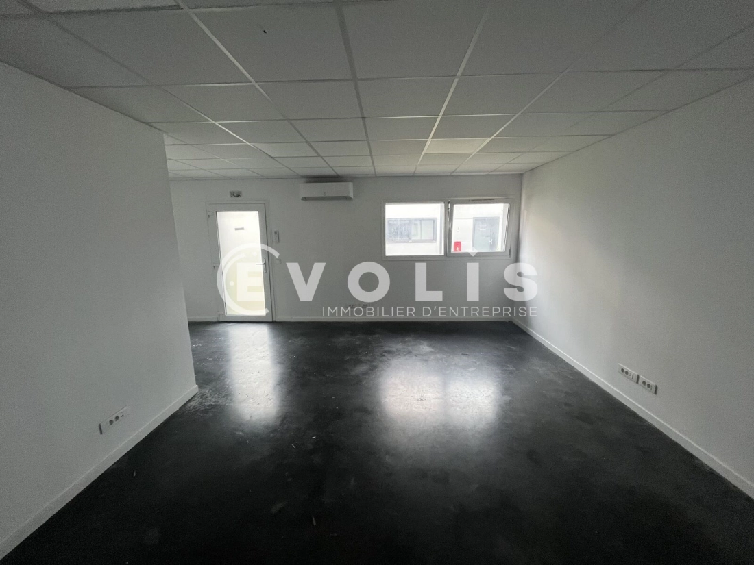 Photo 7 – location Entrepôts / activités	COMBS LA VILLE (77380)