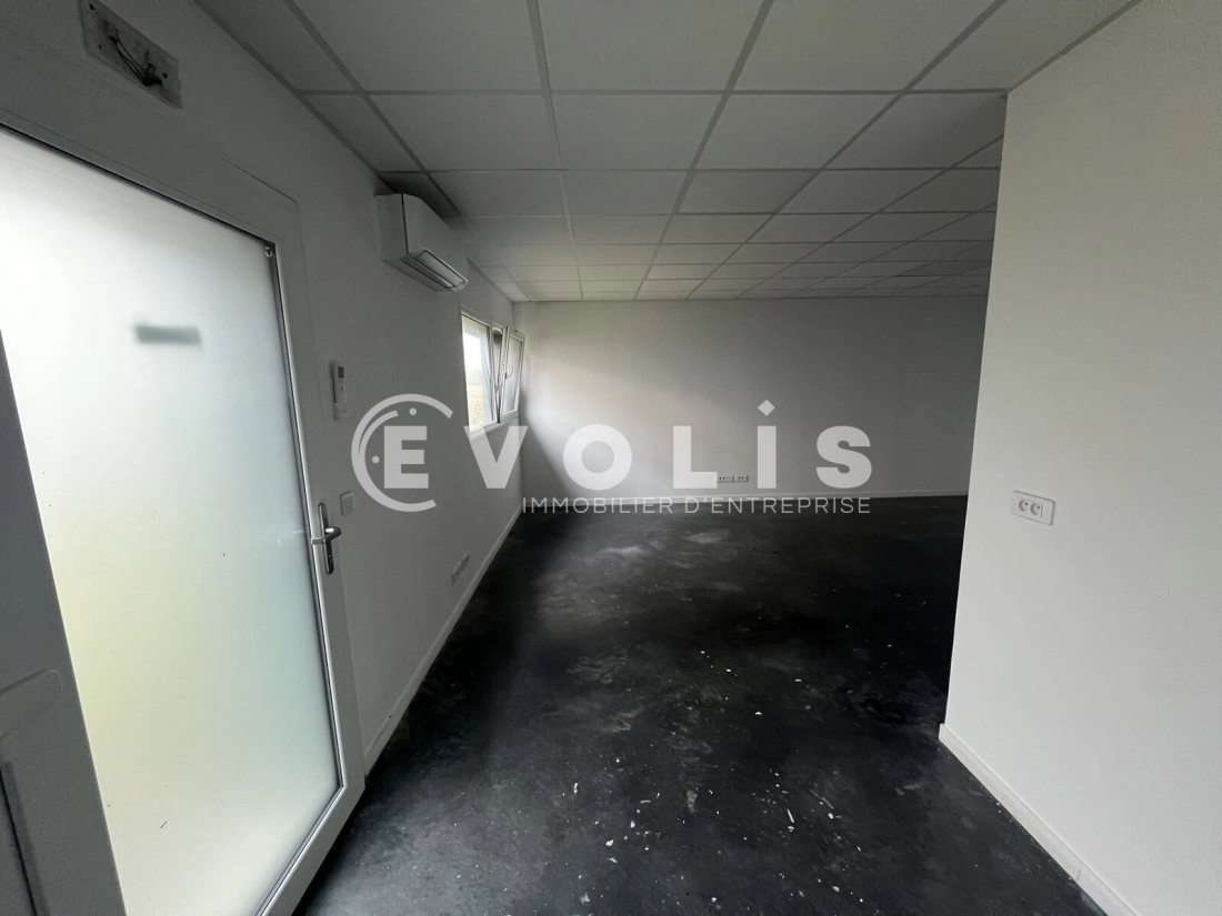 Photo 9 – location Entrepôts / activités	COMBS LA VILLE (77380)