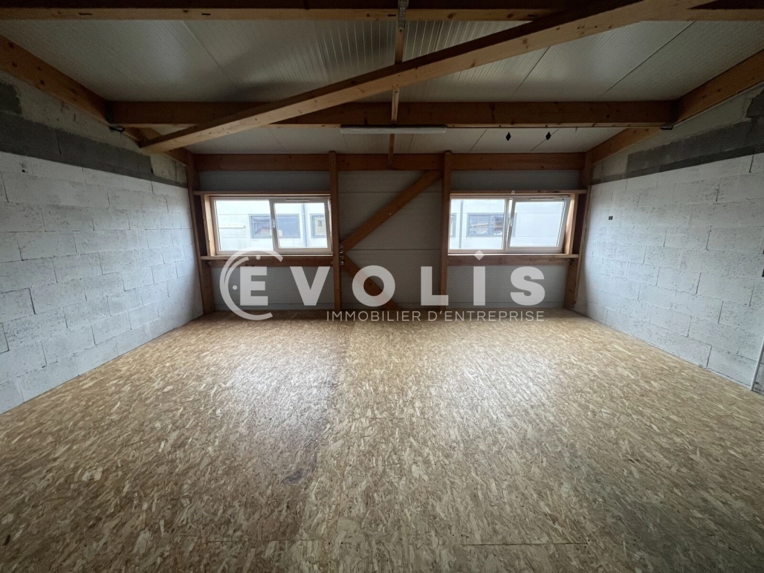 Photo 5 – location Entrepôts / activités	COMBS LA VILLE (77380)