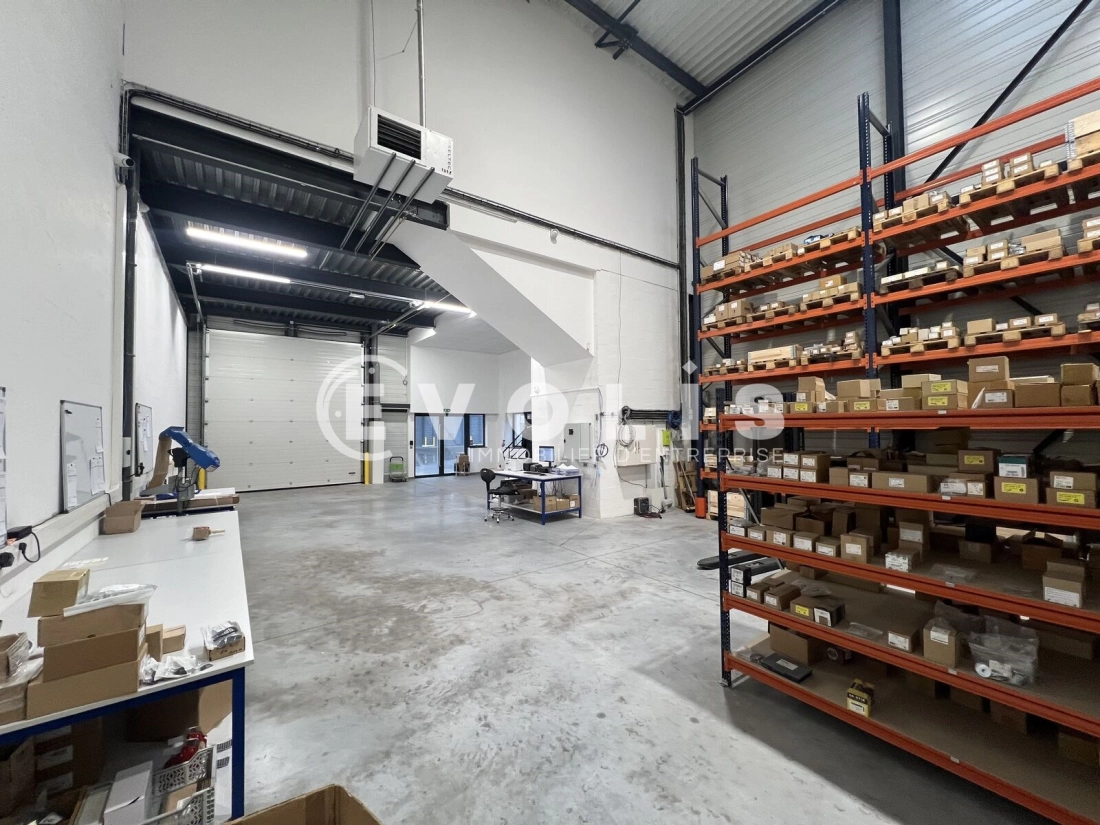 Photo 2 – location Entrepôts / activités	VAIRES SUR MARNE (77360)