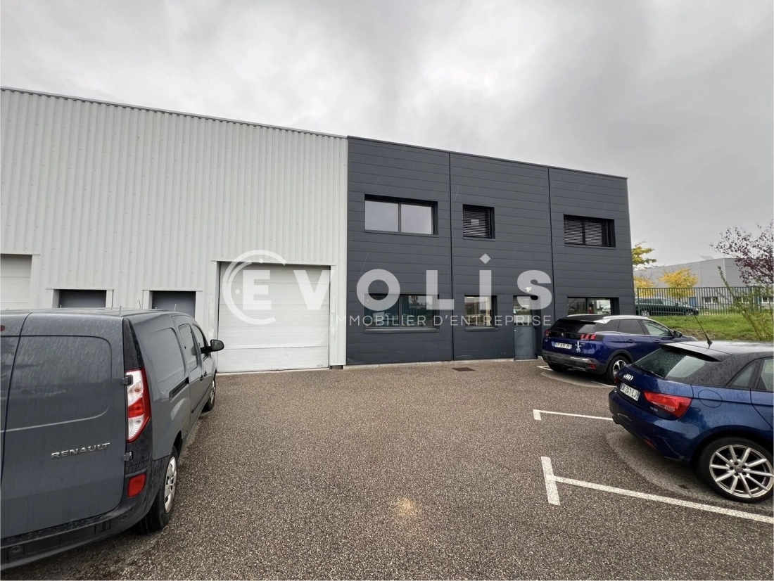 Photo 1 – vente Entrepôts / activités	FLEURIEUX SUR L'ARBRESLE (69210)