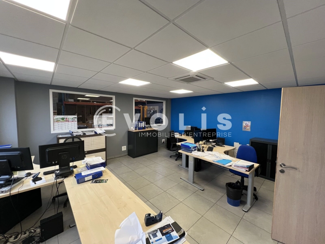 Photo 2 – vente Entrepôts / activités	FLEURIEUX SUR L'ARBRESLE (69210)