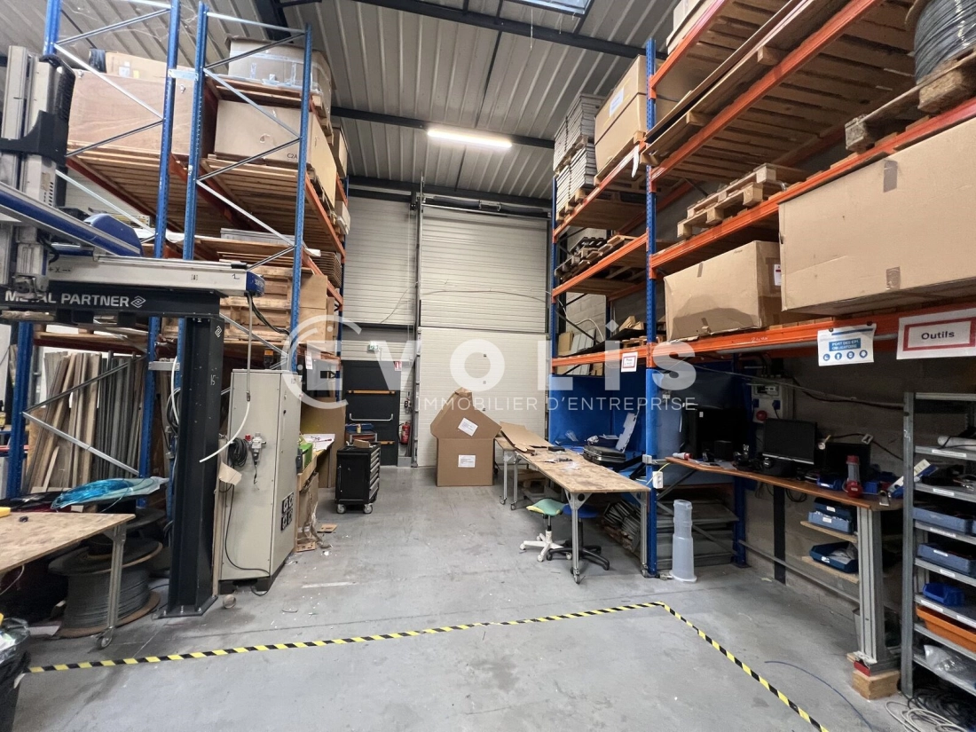 Photo 7 – vente Entrepôts / activités	FLEURIEUX SUR L'ARBRESLE (69210)