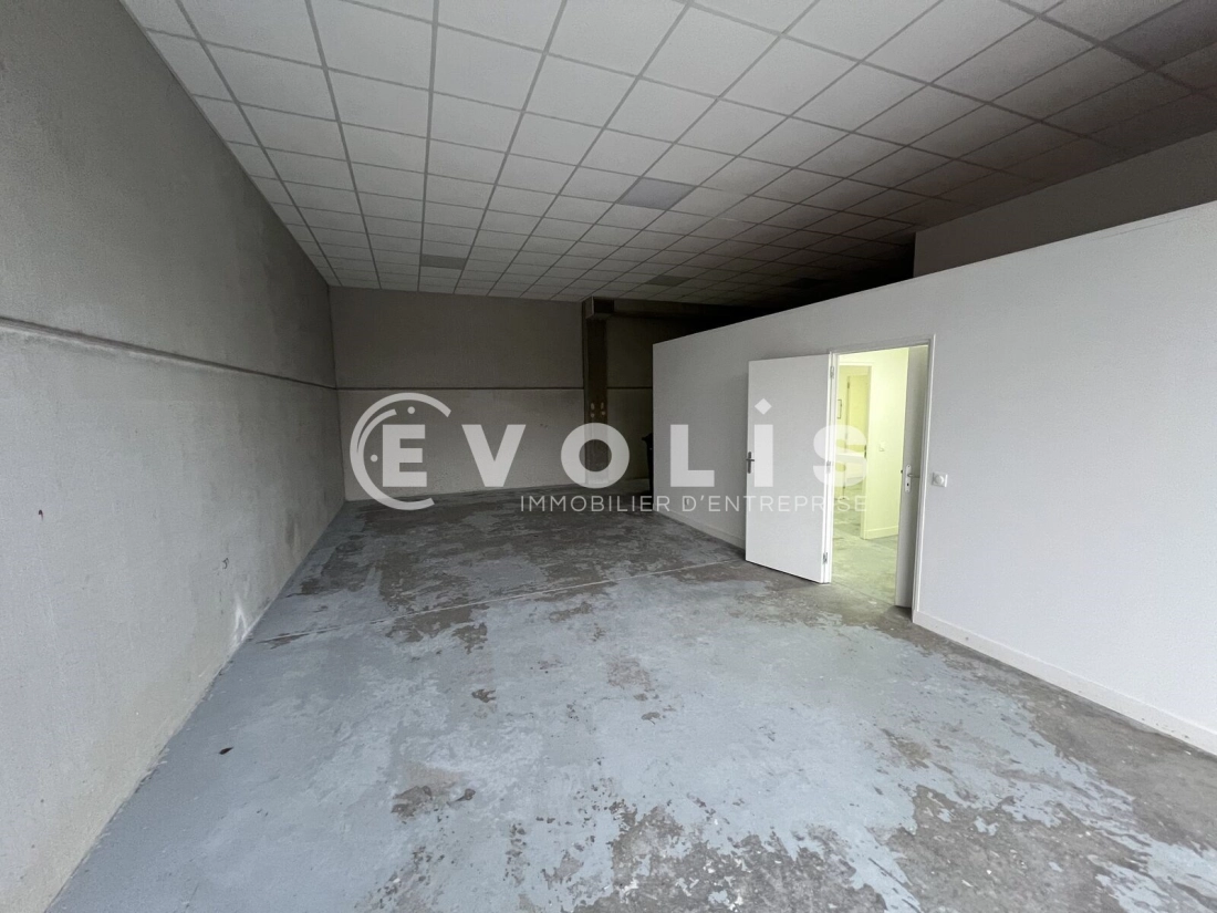 Photo 2 – location Entrepôts / activités	SERRIS (77700)