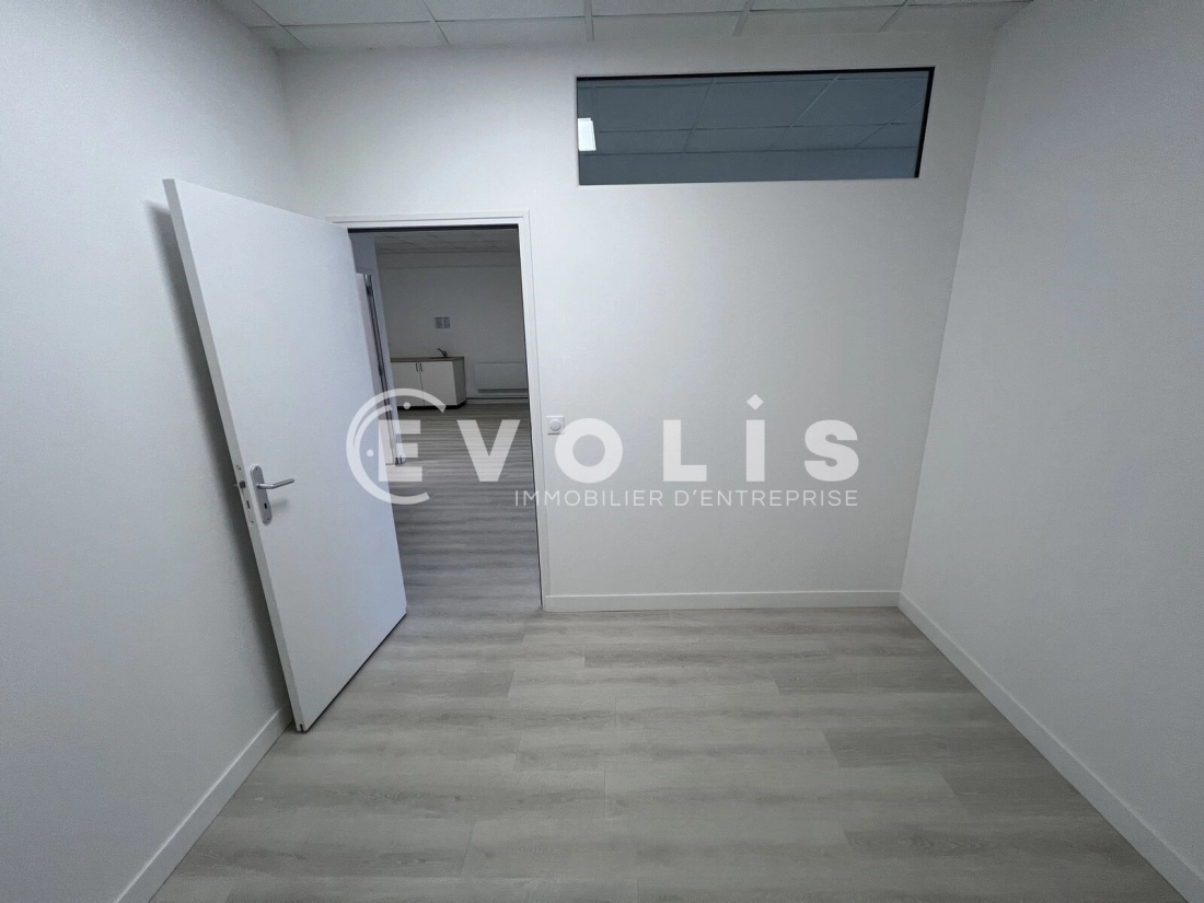 Photo 4 – location Entrepôts / activités	SERRIS (77700)