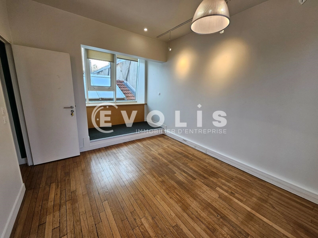 Photo 6 – location Entrepôts / activités	CACHAN (94230)