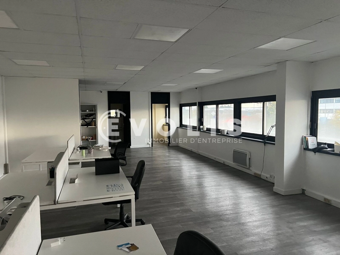 Photo 3 – location Entrepôts / activités	CHASSIEU (69680)