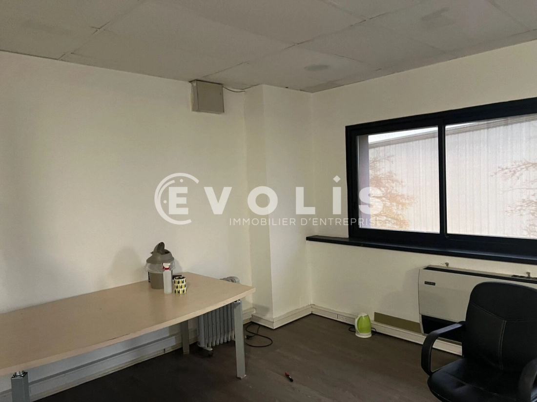 Photo 4 – location Entrepôts / activités	CHASSIEU (69680)