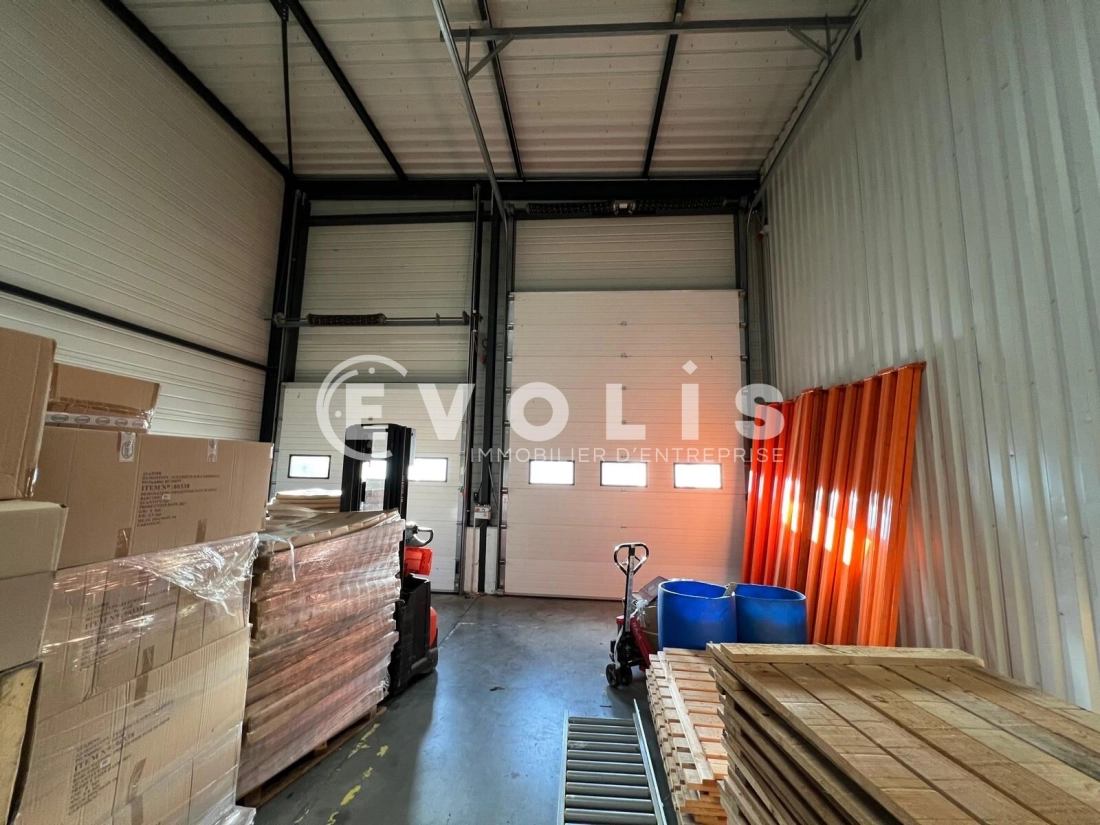 Photo 10 – vente Entrepôts / activités	FLEURIEUX SUR L'ARBRESLE (69210)