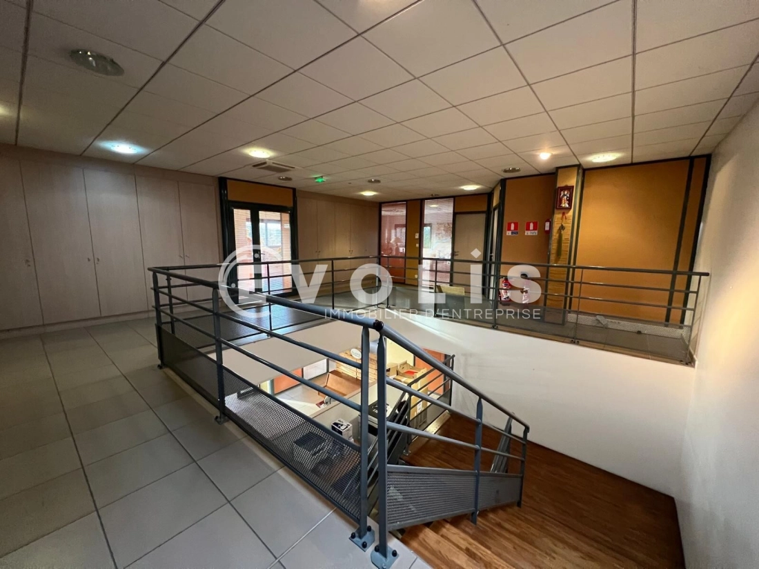 Photo 13 – vente Entrepôts / activités	FLEURIEUX SUR L'ARBRESLE (69210)