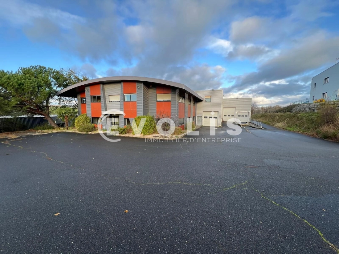 Photo 1 – vente Entrepôts / activités	FLEURIEUX SUR L'ARBRESLE (69210)