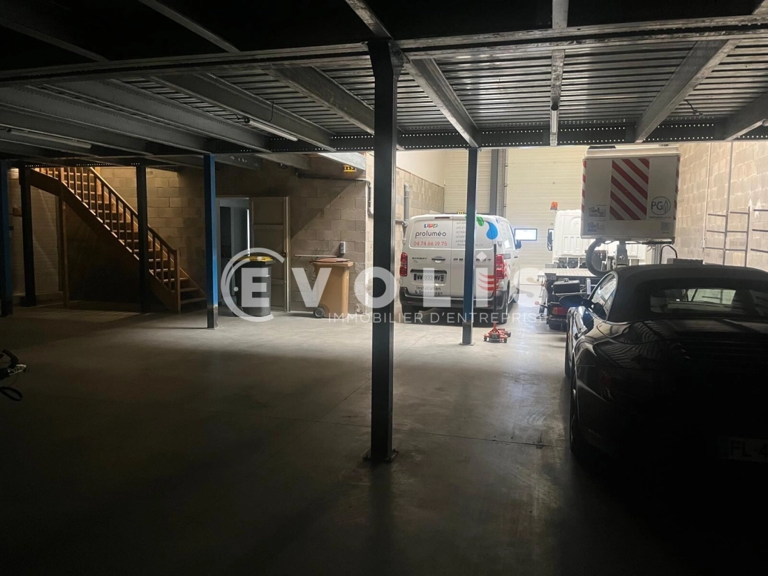 Photo 3 – location Entrepôts / activités	GLEIZE (69400)