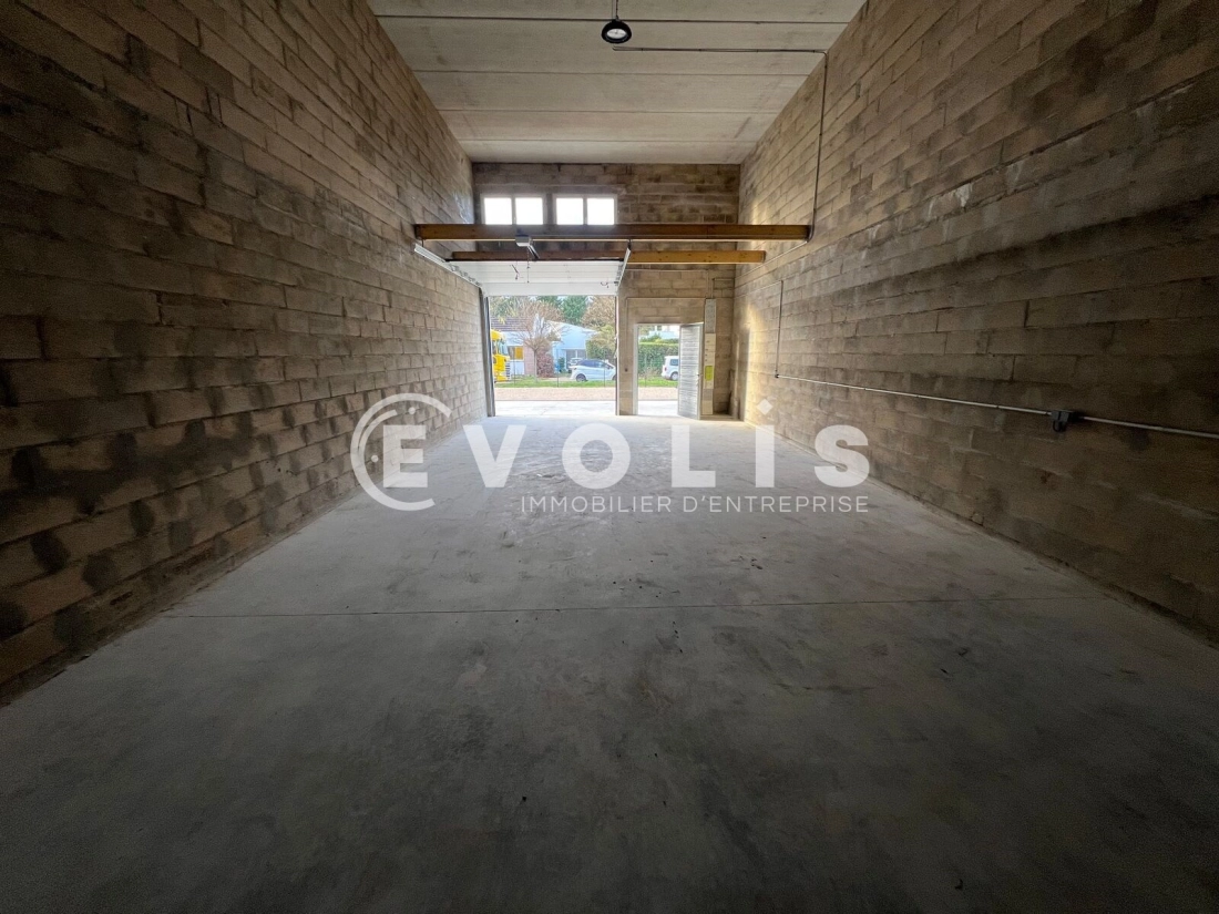 Photo 1 – location Entrepôts / activités	CESSON (77240)