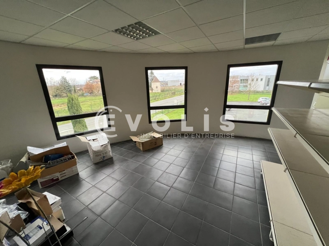 Photo 3 – location Entrepôts / activités	ARNAS (69400)