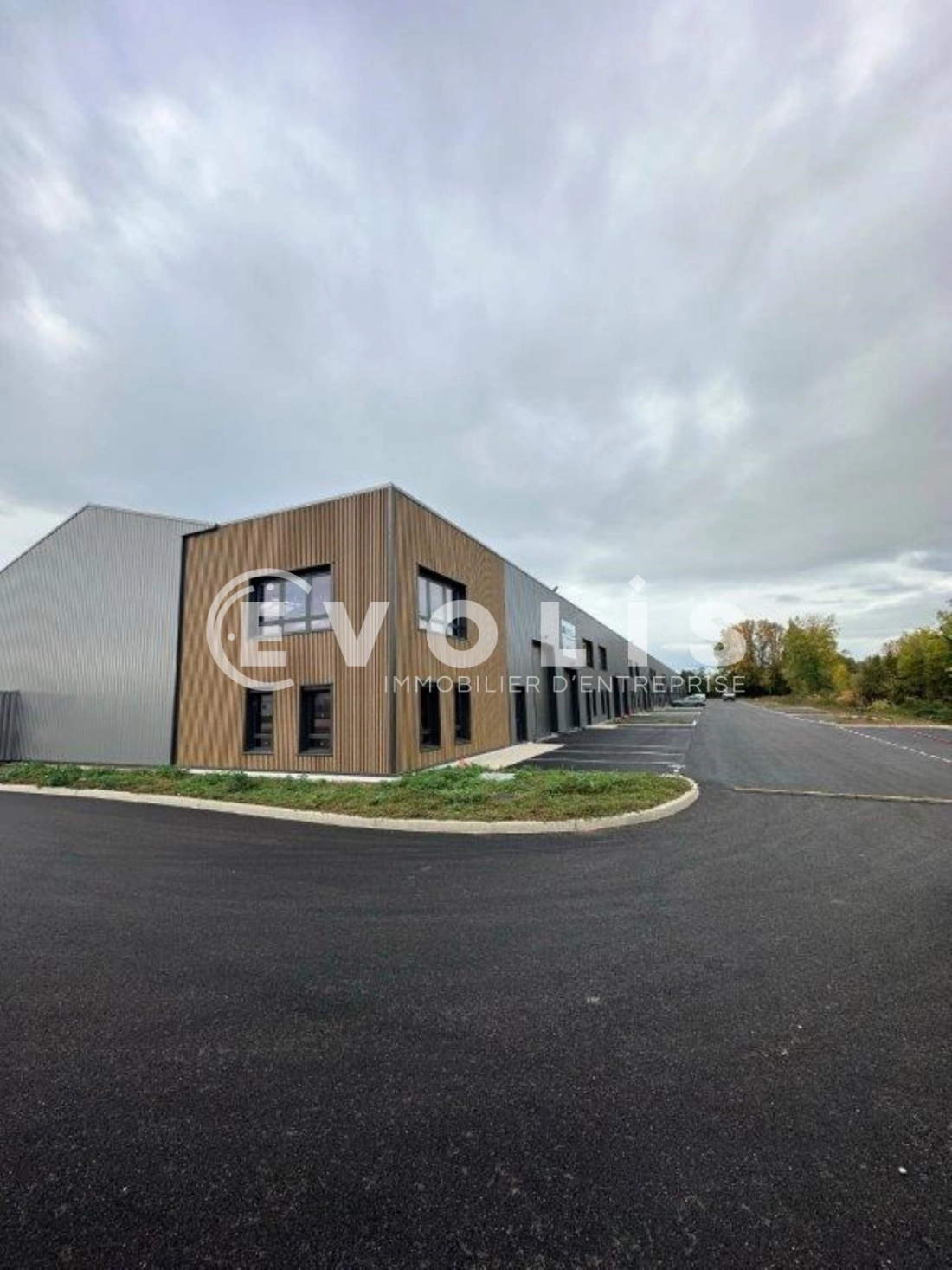 Photo 8 – vente Entrepôts / activités	BOURGOIN JALLIEU (38300)