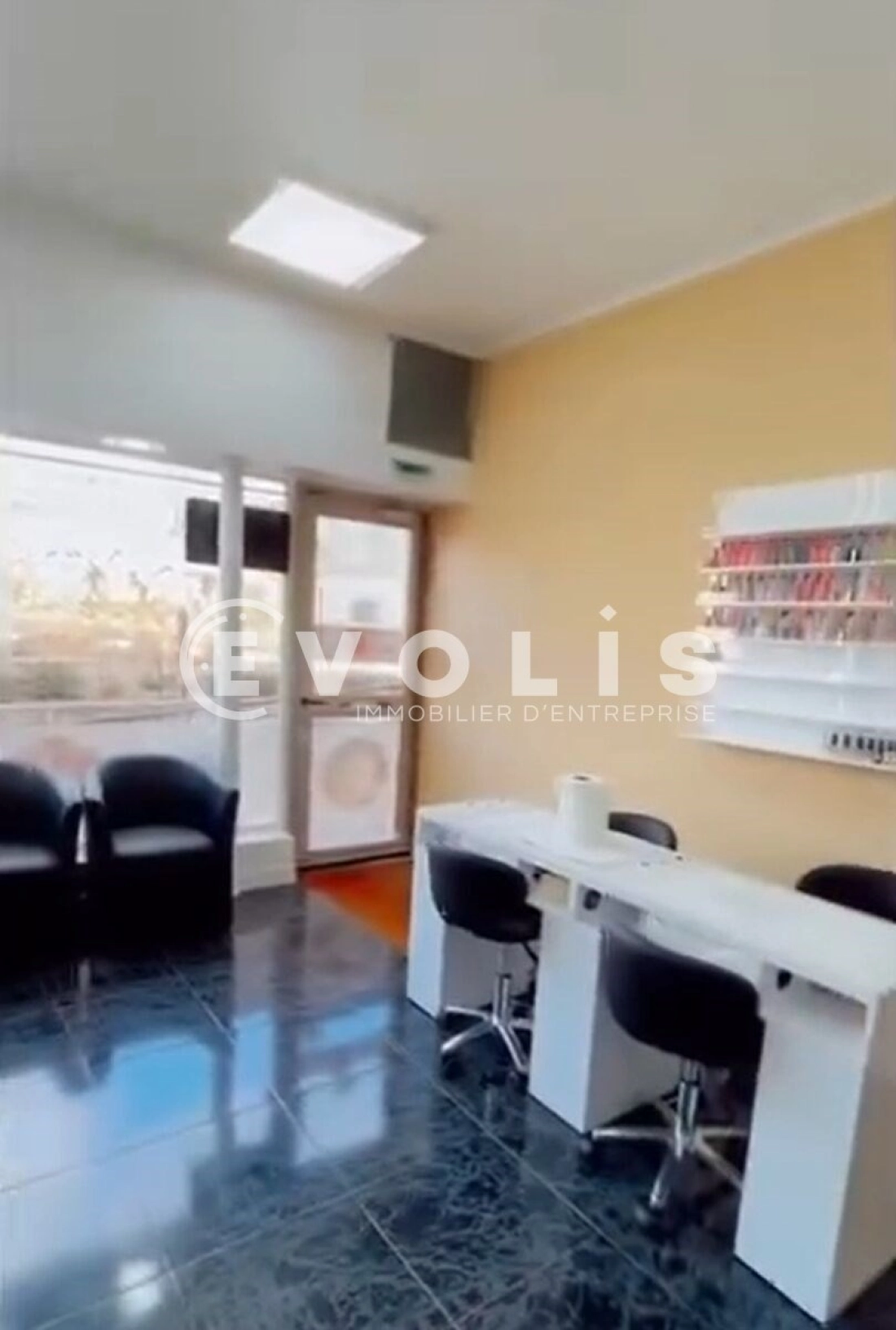 Photo 1 – vente Locaux commerciaux	POISSY (78300)