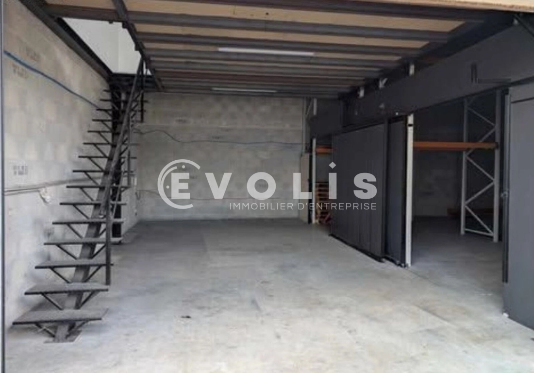 Photo 2 – location Entrepôts / activités	SAINT JEAN D'ILLAC (33127)