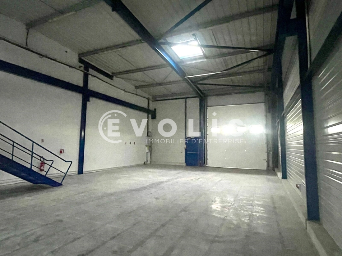 Photo 2 – location Entrepôts / activités	SAINT JEAN D'ILLAC (33127)