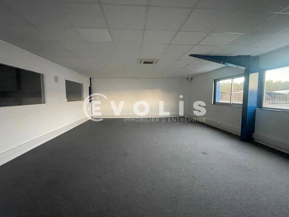 Photo 7 – location Entrepôts / activités	SAINT JEAN D'ILLAC (33127)