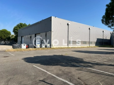 Photo 1 – vente Entrepôts / activités	ST PRIEST (69800)