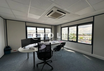 Photo 1 – location Entrepôts / activités	LIMAS (69400)