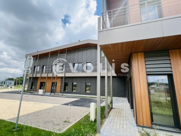 Photo 1 – location Entrepôts / activités	COUPVRAY (77700)