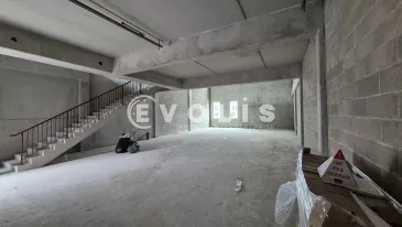 Photo 1 – location Entrepôts / activités	SERRIS (77700)