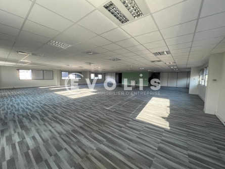 Photo 14 – location Entrepôts / activités	SAINT PRIEST (69800)