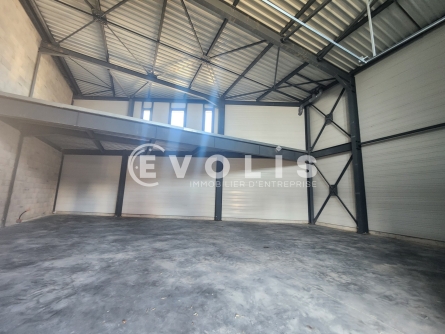Photo 2 – location Entrepôts / activités	PONT DE CHERUY (38230)